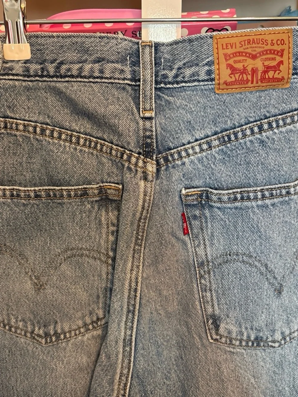 Levi’s cinched barrel women’s jeans